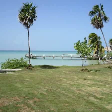 Cerros Beach Inn Corozal Exterior photo