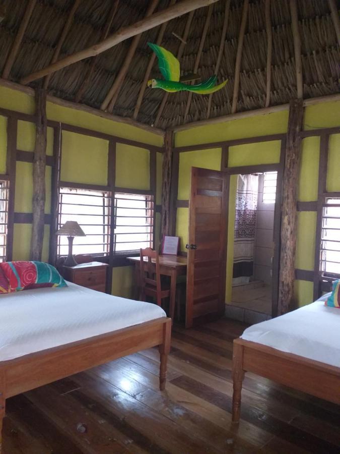 Cerros Beach Inn Corozal Exterior photo
